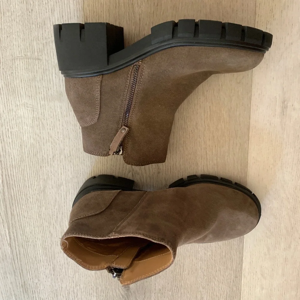 Me Too Mya Brown Suede Lug Sole Ankle Boots Chunky Block Heel Booties Womens 7.5